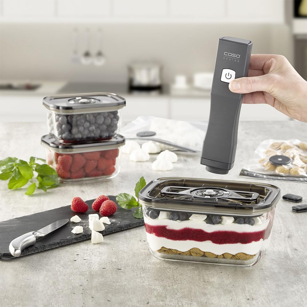 CASO Vacu OneTouch Eco Kit Handheld Vacuum Sealer with 3 Glass Vacuum Containers, 10 Zip Bags and Food Manager Stickers, Wireless, Up to 150 Minutes Runtime, Rechargeable - kindersbr