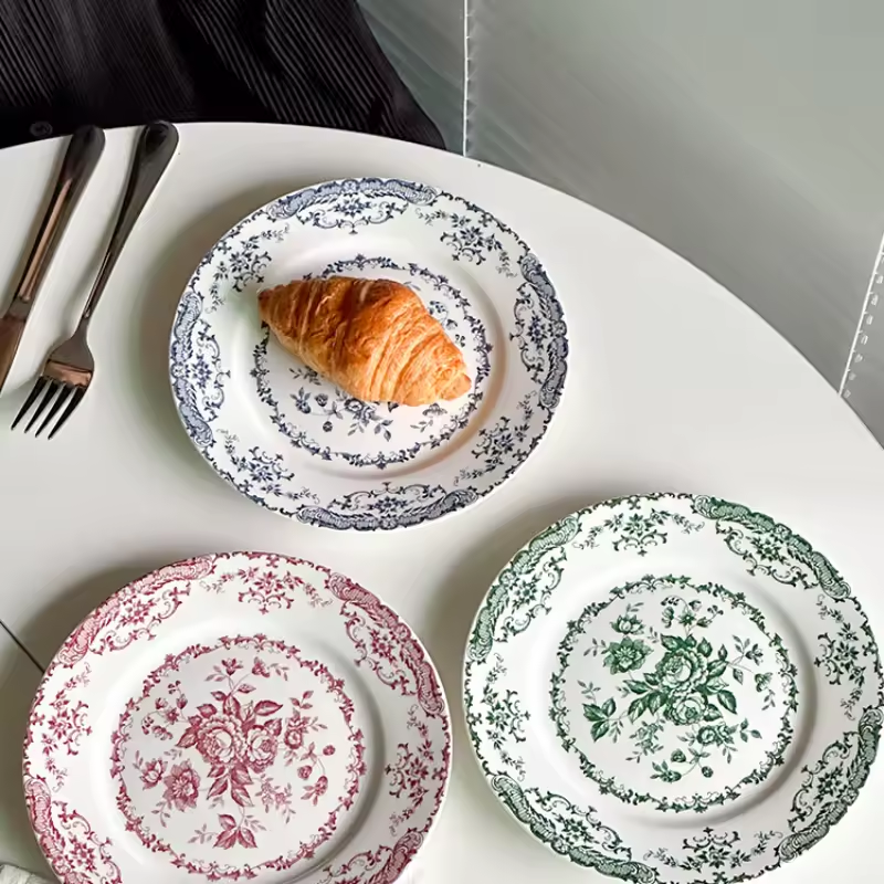 Conjunto de Pratos Retrô de Cerâmica Francesa com Rosas – Edição Limitada