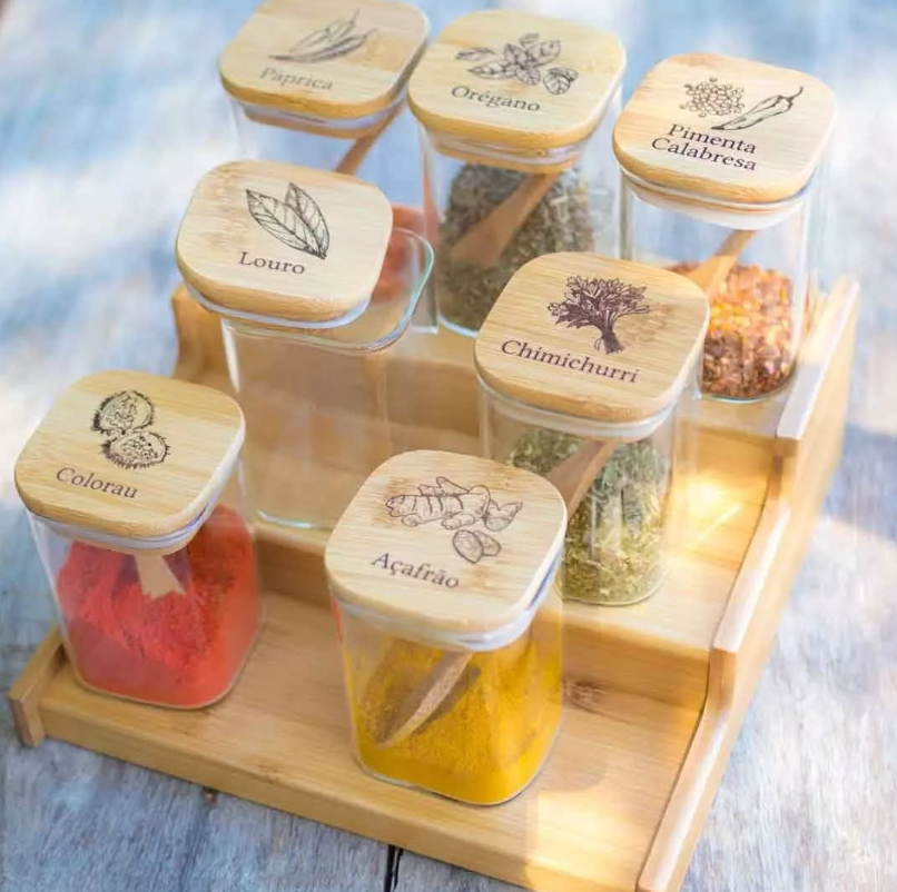OrganizaGourmet™: Kit 15 Potes de Vidro de 200ml para Temperos (Bandeja Organizadora) (15 Colheres) | FRETE GRÁTIS HOJE!